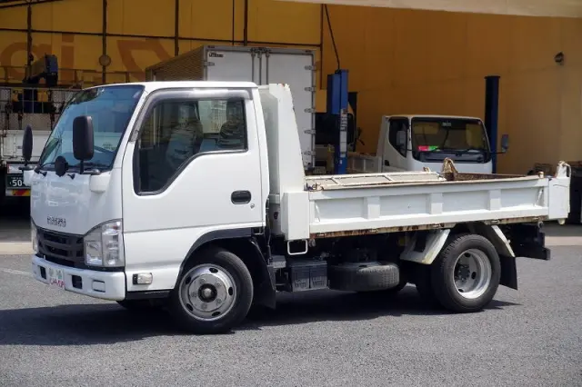 いすゞ エルフ TPG-NJR85AD(2WD)の写真1