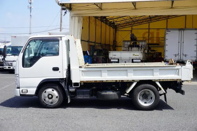 いすゞ エルフ TPG-NJR85AD(2WD)の写真3