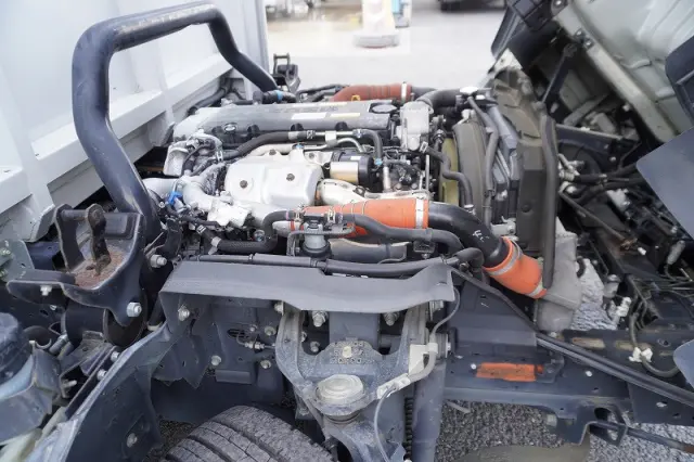 いすゞ エルフ 2RG-NPR88AN(2WD)の写真16