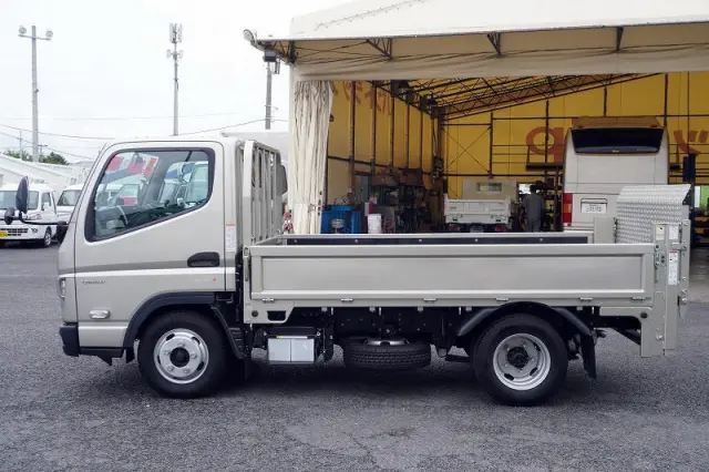 三菱 キャンター 2RG-FBA20(2WD)の写真3