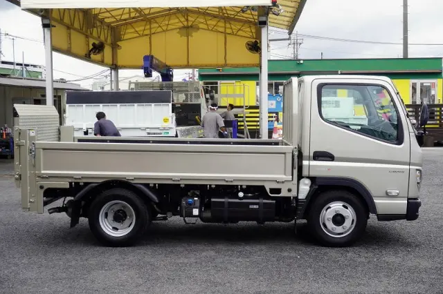 三菱 キャンター 2RG-FBA20(2WD)の写真5
