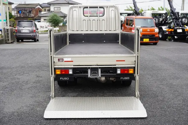 三菱 キャンター 2RG-FBA20(2WD)の写真17