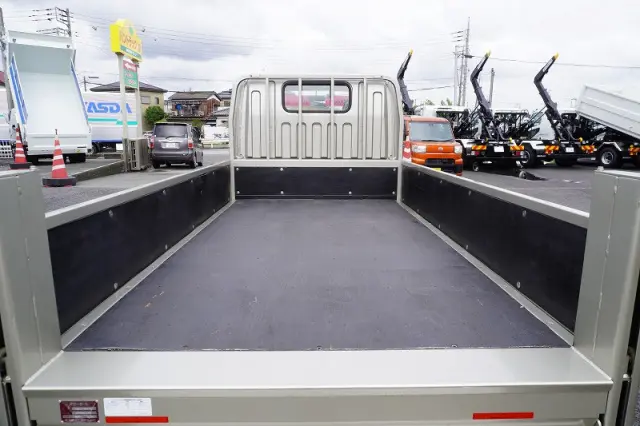 三菱 キャンター 2RG-FBA20(2WD)の写真18