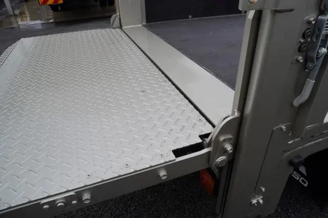 三菱 キャンター 2RG-FBA20(2WD)の写真23