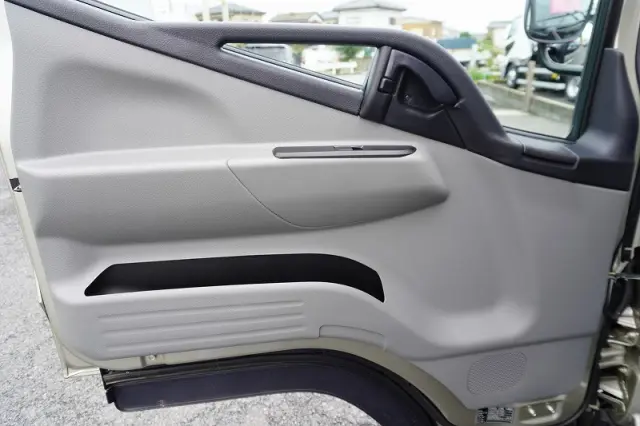 三菱 キャンター 2RG-FBA20(2WD)の写真41