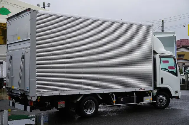 いすゞ エルフ 2PG-NPR88AN(2WD)の写真8