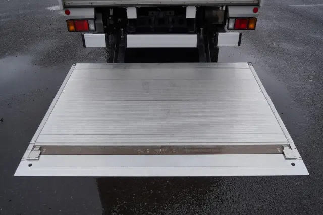 いすゞ エルフ 2PG-NPR88AN(2WD)の写真25