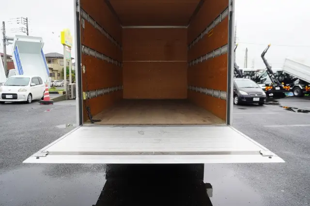 いすゞ エルフ 2PG-NPR88AN(2WD)の写真26