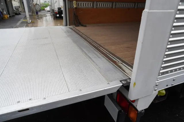 いすゞ エルフ 2PG-NPR88AN(2WD)の写真27