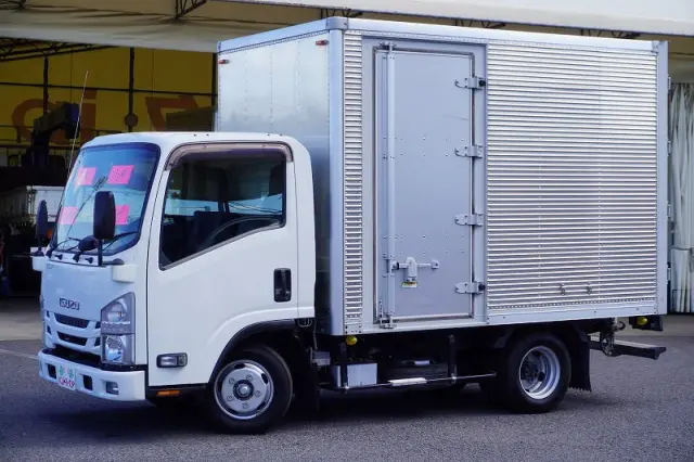 いすゞ エルフ TPG-NLR85AN(2WD)の写真1