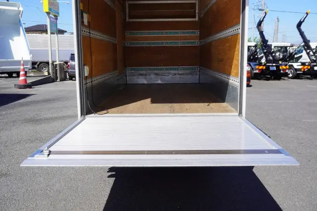 三菱 キャンター TPG-FEA50(2WD)の写真28