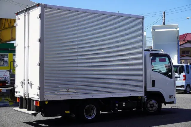 いすゞ エルフ 2RG-NLR88AN(2WD)の写真8