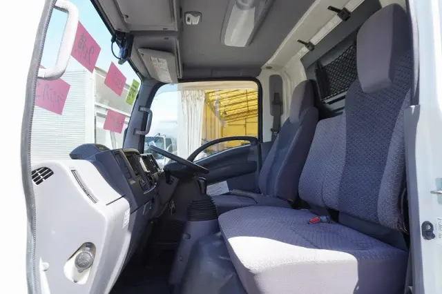 いすゞ エルフ 2RG-NLR88AN(2WD)の写真40