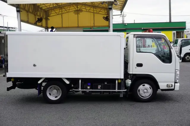 いすゞ エルフ 2RG-NJR88AN(2WD)の写真5