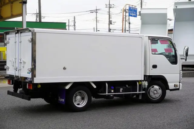 いすゞ エルフ 2RG-NJR88AN(2WD)の写真8