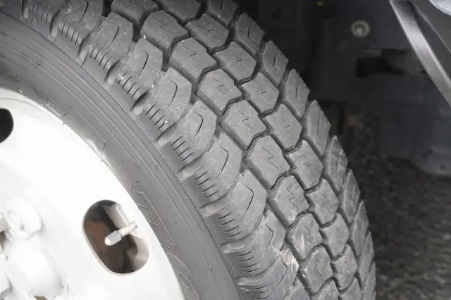いすゞ エルフ 2RG-NJR88AN(2WD)の写真9