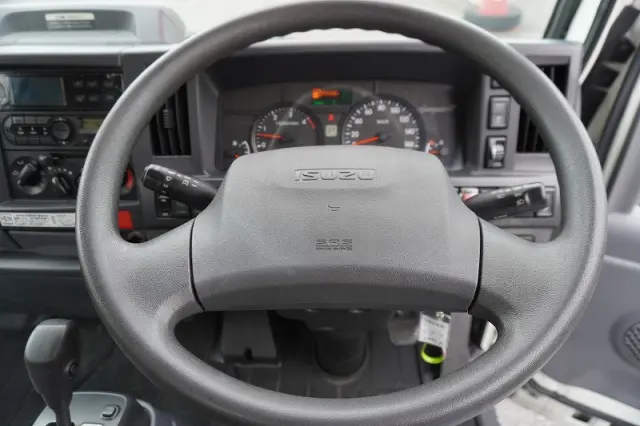 いすゞ エルフ 2RG-NJR88AN(2WD)の写真28