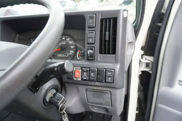 いすゞ エルフ 2RG-NJR88AN(2WD)の写真33