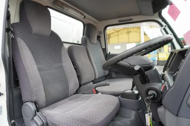 いすゞ エルフ 2RG-NJR88AN(2WD)の写真35