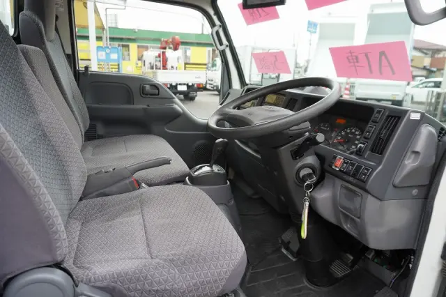 いすゞ エルフ 2RG-NJR88AN(2WD)の写真36