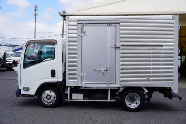 いすゞ エルフ TPG-NMR85AN(2WD)の写真3