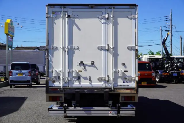 いすゞ エルフ TRG-NPR85AN(2WD)の写真4