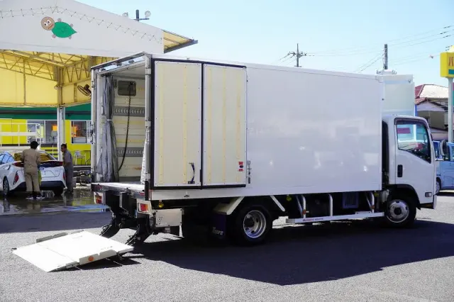 いすゞ エルフ TRG-NPR85AN(2WD)の写真9