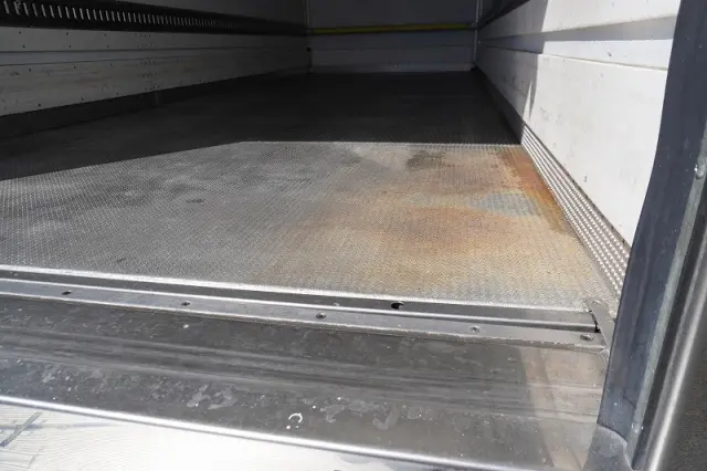 いすゞ フォワード 2PG-FRR90S1(2WD)の写真23