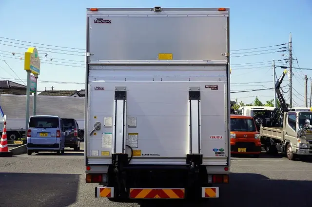 いすゞ エルフ 2RG-NPR88AN(2WD)の写真4
