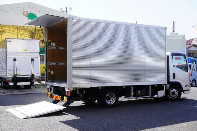 いすゞ エルフ 2RG-NPR88AN(2WD)の写真9