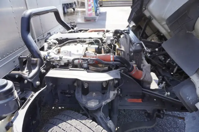 いすゞ エルフ 2RG-NPR88AN(2WD)の写真16