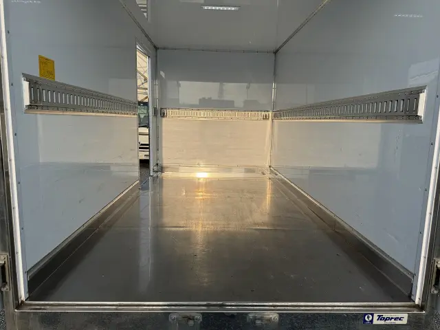 いすゞ エルフ 2RG-NLR88AN(2WD)の写真7