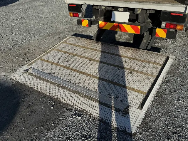 三菱 キャンター TKG-FEB50(2WD)の写真6