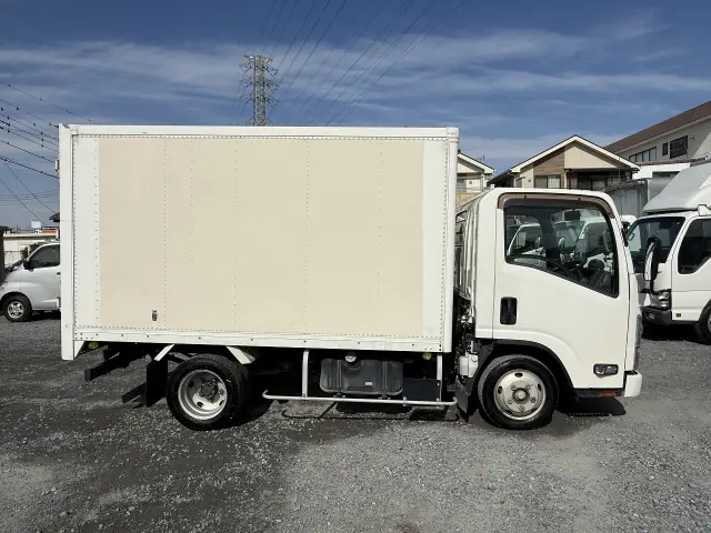いすゞ エルフ TRG-NLR85N(2WD)の写真4