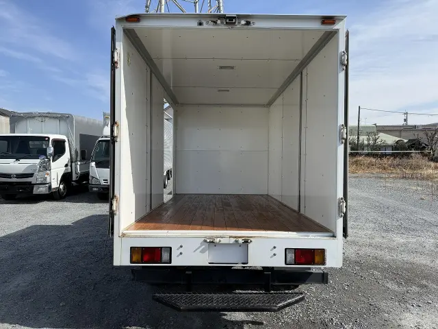 いすゞ エルフ TRG-NLR85N(2WD)の写真9