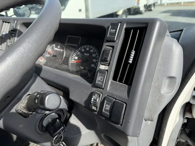 いすゞ エルフ TRG-NLR85N(2WD)の写真40