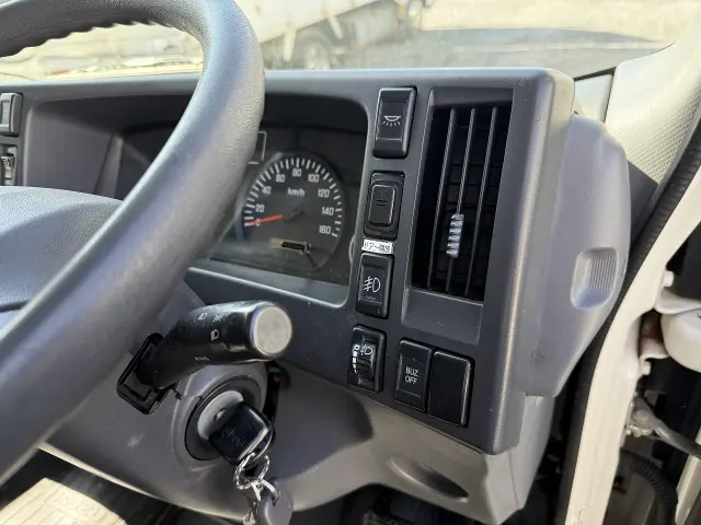 いすゞ エルフ TRG-NLR85N(2WD)の写真46