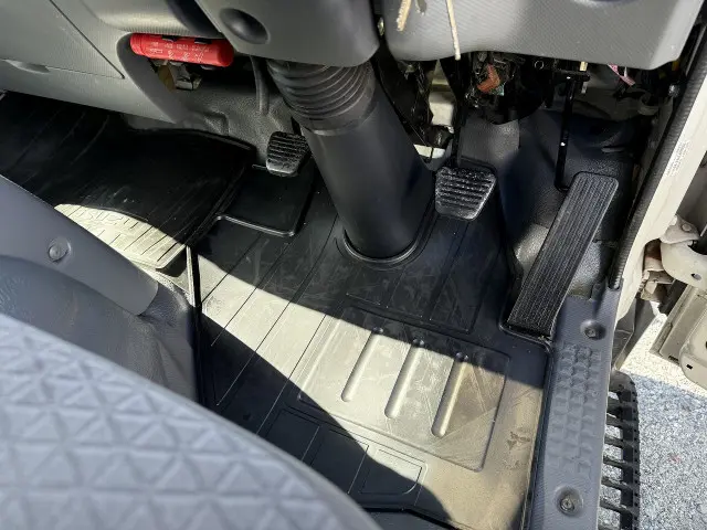 いすゞ エルフ TRG-NLR85N(2WD)の写真47