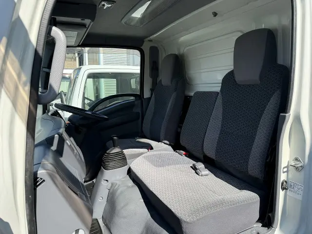 いすゞ エルフ TRG-NLR85N(2WD)の写真49