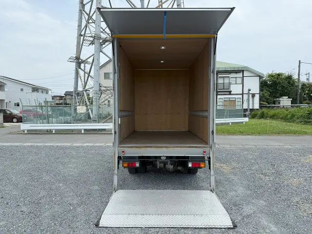 三菱 キャンター 2PG-FEAV0(2WD)の写真5