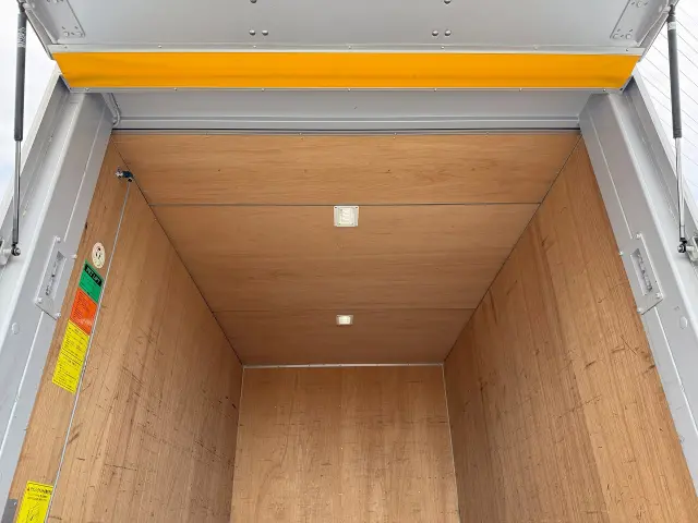 三菱 キャンター 2PG-FEAV0(2WD)の写真6