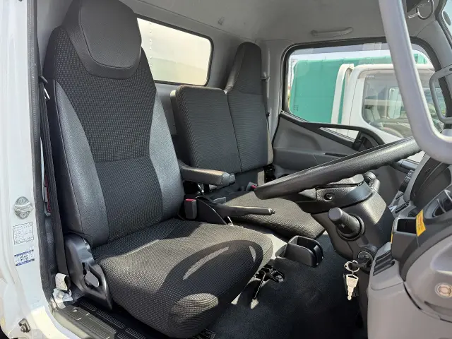 三菱 キャンター 2PG-FEAV0(2WD)の写真16