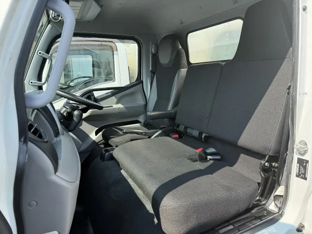 三菱 キャンター 2PG-FEAV0(2WD)の写真20