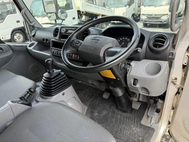 日野 デュトロ 2RG-XZC645M(2WD)の写真34