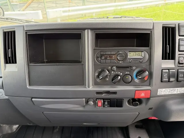 いすゞ エルフ TRG-NMR85N(2WD)の写真16