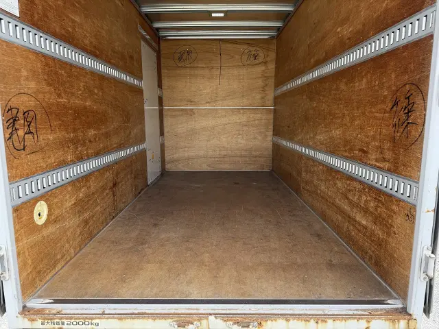 いすゞ エルフ TRG-NMR85N(2WD)の写真24