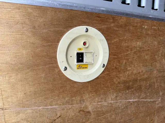 いすゞ エルフ TRG-NMR85N(2WD)の写真25