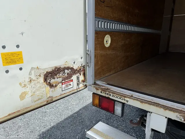 いすゞ エルフ TRG-NMR85N(2WD)の写真26