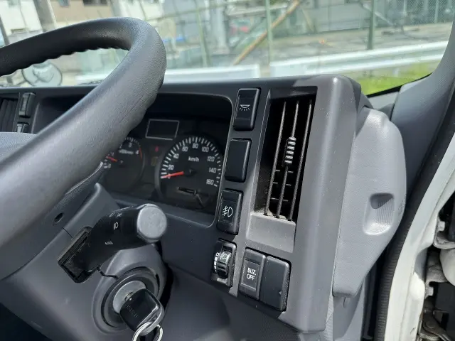 いすゞ エルフ TRG-NMR85N(2WD)の写真41