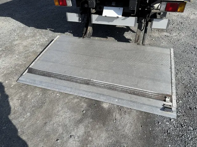 いすゞ エルフ PB-NPR81AN(2WD)の写真10